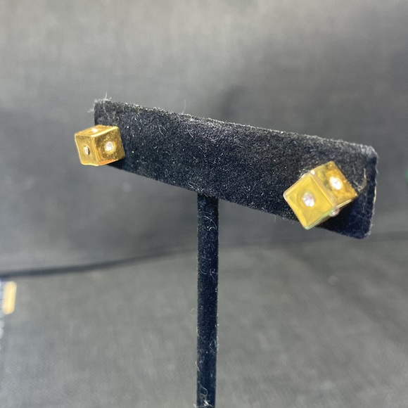 Gold Dice Earrings - Picture 4 of 5